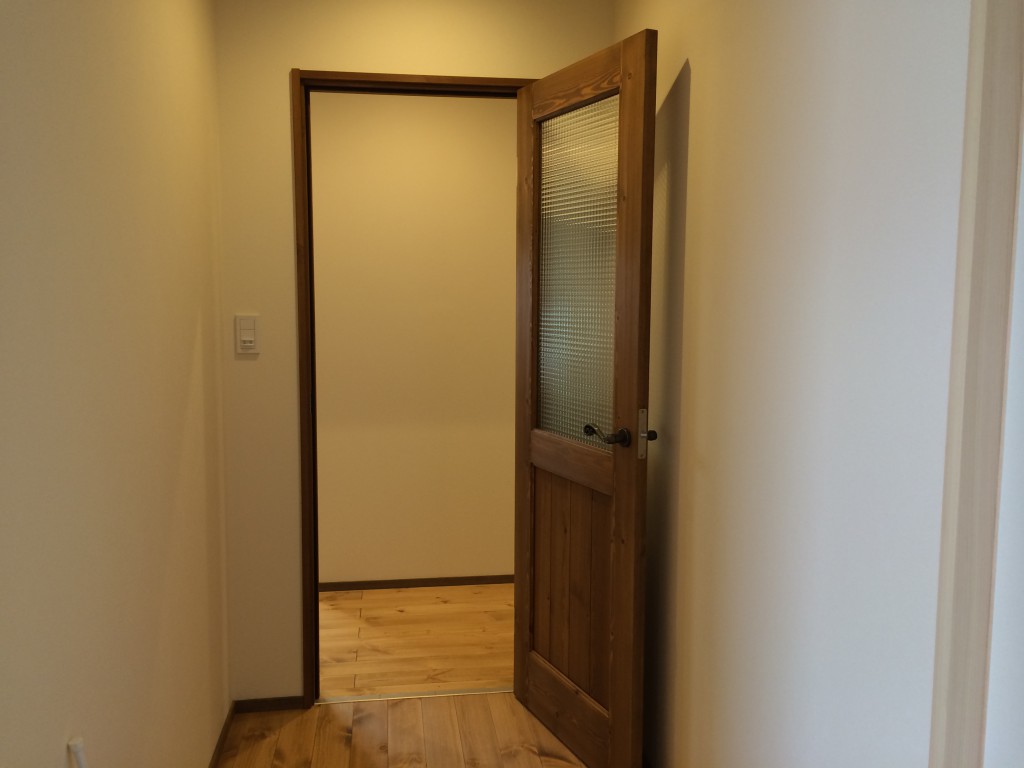 3リビング扉1
