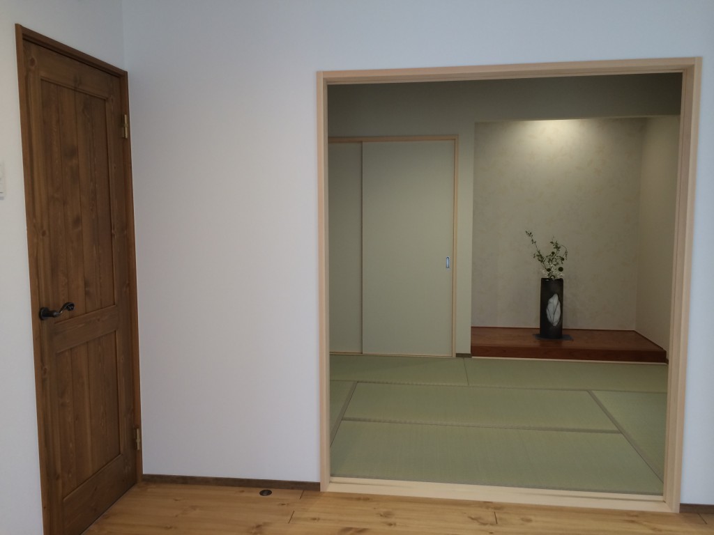 9寝室からの続き間和室1